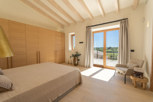 Dormitorio luminoso con abundante luz naturalroom filled with natural light