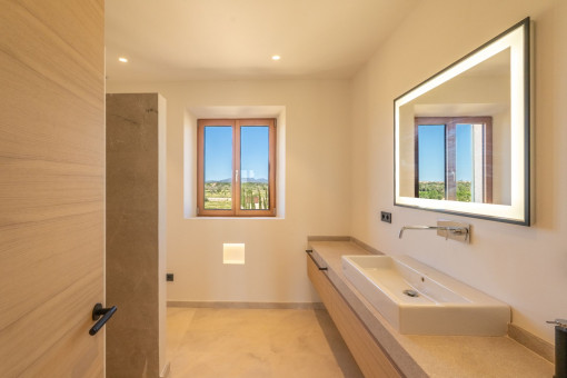 Baño en suite con espacio