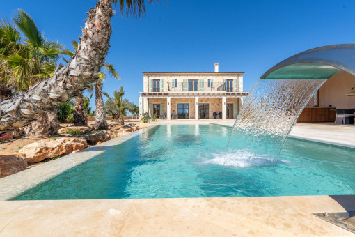 Lujosa finca mediterránea atemporal con mucha privacidad, piscina y casa de invitados cerca de Es Llombards