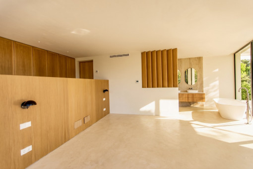 Dormitorio con baño en suite
