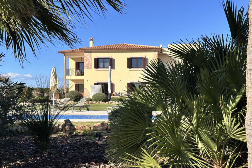 Precioso jardín mediterráneo y amplias zonas exteriores
