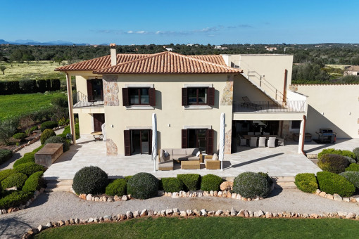 Vista frontal de la finca