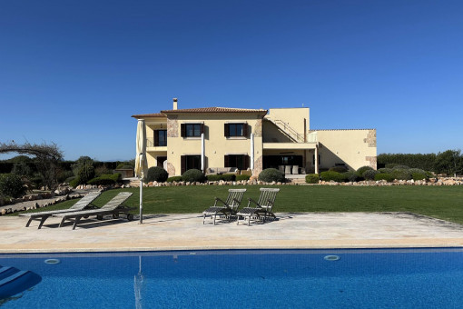Area de piscina y tranquilidad