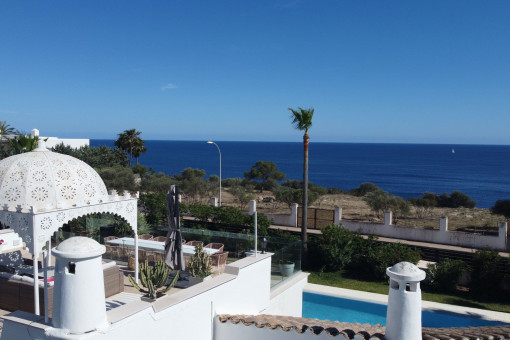 Azotea con vistas al mar y zona lounge