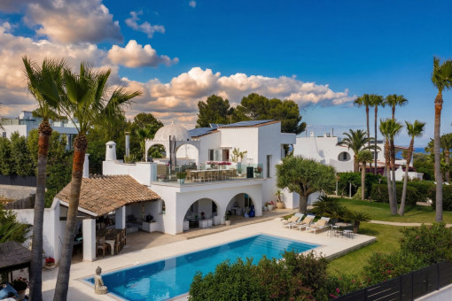 Villa para alquiler de temporada en Sol de Mallorca con vistas al mar, casa de invitados y piscina salina