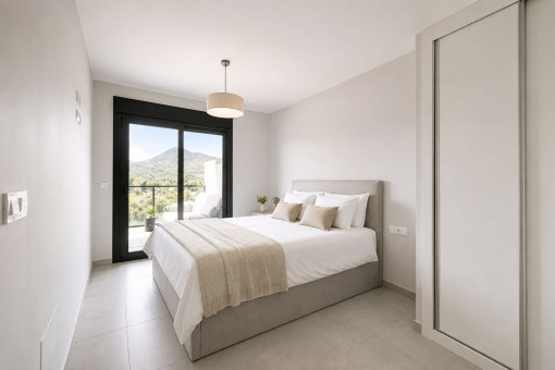 Dormitorio principal con acceso al balcón