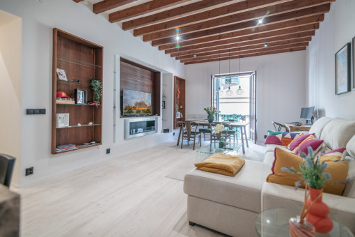 Apartamento reformado en el casco antiguo de Palma con encanto mallorquín y diseño moderno