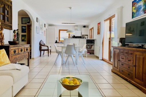 Salón-comedor luminoso