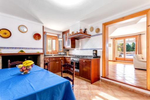 Cocina autóctona con chimenea