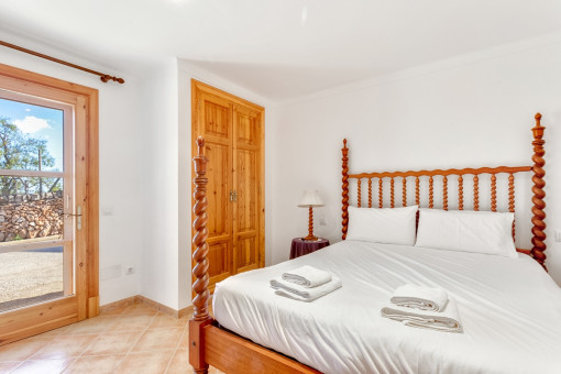 Dormitorio doble con armario empotrado
