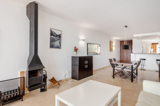 Salón con chimenea