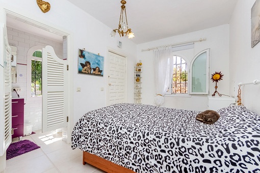 Dormitorio con accesso al balcón