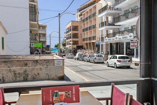 Vistas desde la terraza a la calle
