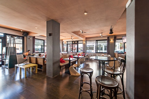 Restaurante luminoso