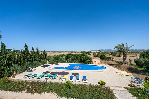 Vistas desde la finca a la piscina