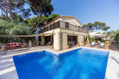 Villa amueblada con piscina de agua salada hasta mayo de 2023 en Cala Estancia