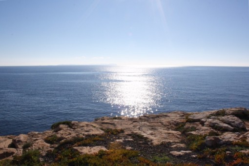 Vistas al mar soleado