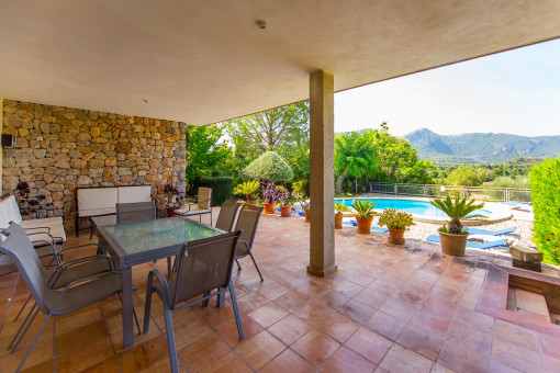 Vistas desde la terraza a la piscina