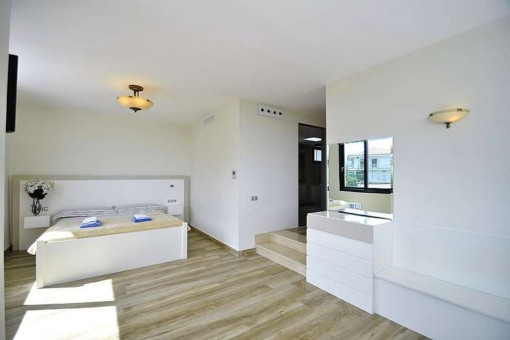 Dormitorio doble con baño en suite