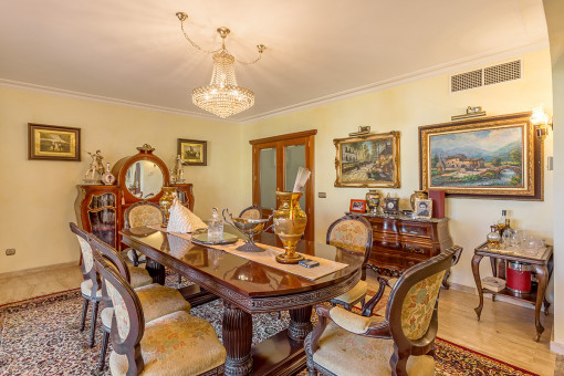 Comedor von muebles antiguos