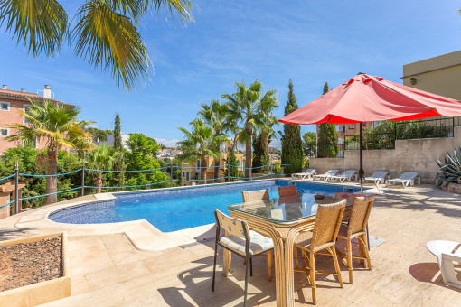 Maravillosa zona de piscina para los días de verano