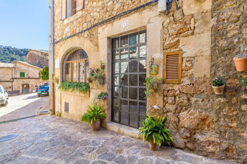 Vista exterior de la casa de pueblo