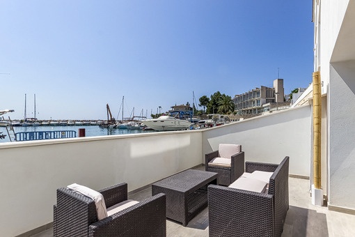 Terraza con vistas al puerto