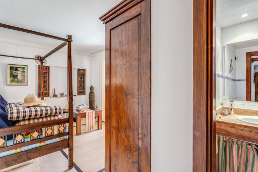 El segundo dormitorio con baño