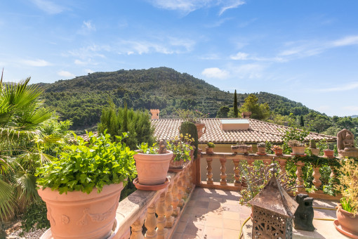 Terraza preciosa con vistas a la montaña