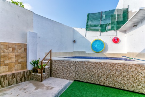 Espaciosa casa de pueblo con patio y piscina pequeña en Son Servera