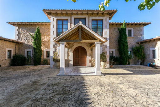 Vista frontal de la finca