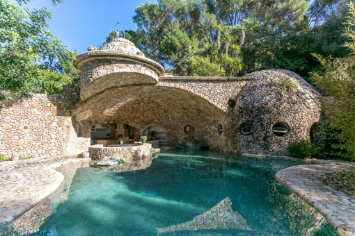 Finca de 300 años de antigüedad con terreno extenso y amplias vistas en Port d'Alcúdia con un jardín fantástico