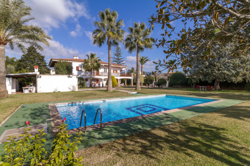 Enorme villa con piscina y pista de tenis en Bunyola