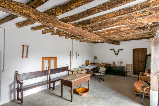 Cuarto con vigas de madera