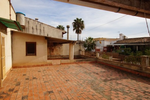Casa de pueblo céntrica y tranquila con un bonito jardín en Santa María