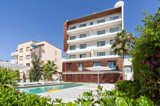 Moderno apartamento de 3 dormitorios en Cala Major con párking y piscina comunitaria