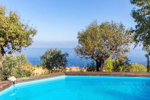 Piscina con impresionantes vistas al mar