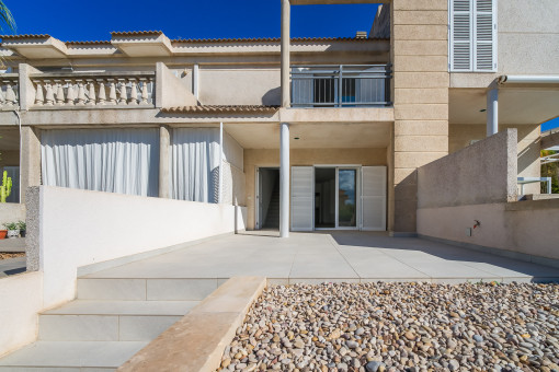 Terraza y vista exterior
