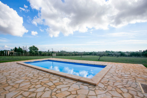 Gran área de piscina