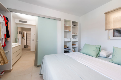 Vista alternativa al dormitorio