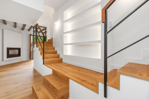 Otro salón y escalera