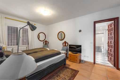 Dormitorio principal con baño en suite