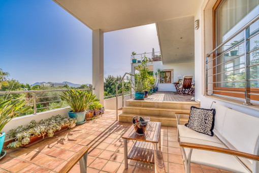 Terraza cubierta con vistas