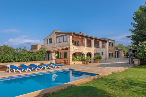 Piscina y finca