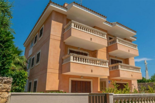 Edificio residencial con 6 apartamentos con licencia de alquiler vacacional en Son Baulo a tan solo 300 m del mar