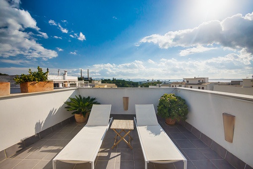 Moderno piso en Puerto de Alcúdia a solo 30 m del paseo marítimo y con una estupenda terraza descubierta