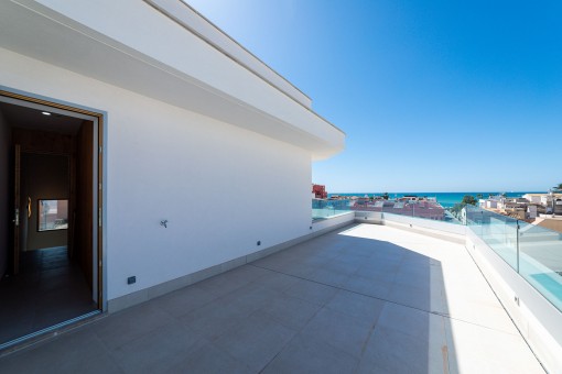 Luminoso piso de 4 habitaciones con vistas al mar y terraza privada en la primera casa pasiva del Molinar