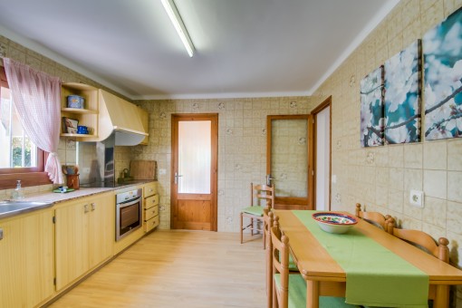 Cocina grande con comedor