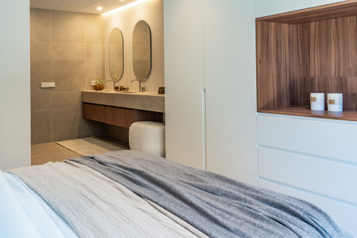 Dormitorio principal con baño en suite