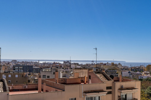 Vistas a la catedral y mar